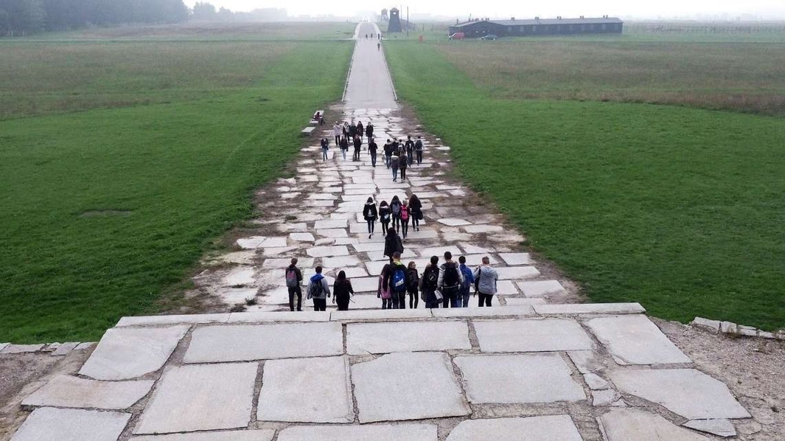 Nazwa Państwowego Muzeum na Majdanku z rozszerzeniem czy bez? Nazwa Państwowego Muzeum na Majdanku z rozszerzeniem czy bez?