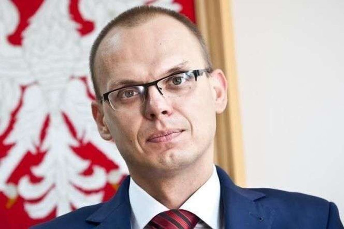 „Nędzny błazen”. Członek zarządu powiatu znieważył premier? Jednak będzie śledztwo