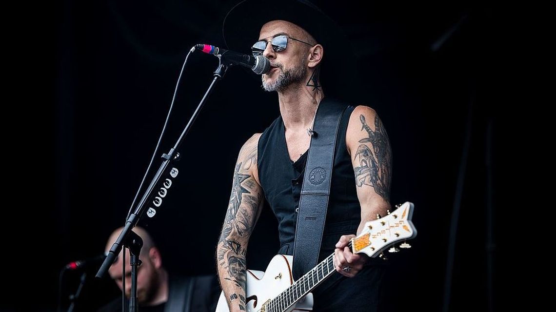 Nergal sprzedaje prezenty od fanów żeby wesprzeć fundację z Lublina