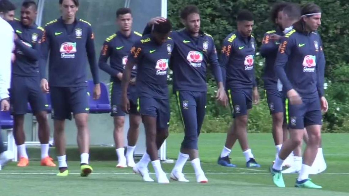 Neymar wraca do formy, Brazylia trenuje w Londynie (wideo)