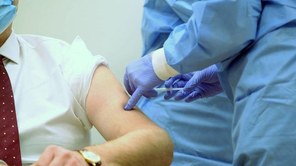 NFZ uruchamia dodatkowe zespoły do szczepień w domach. Ponad 100 NFZ uruchamia dodatkowe zespoły do szczepień w domach. Ponad 100