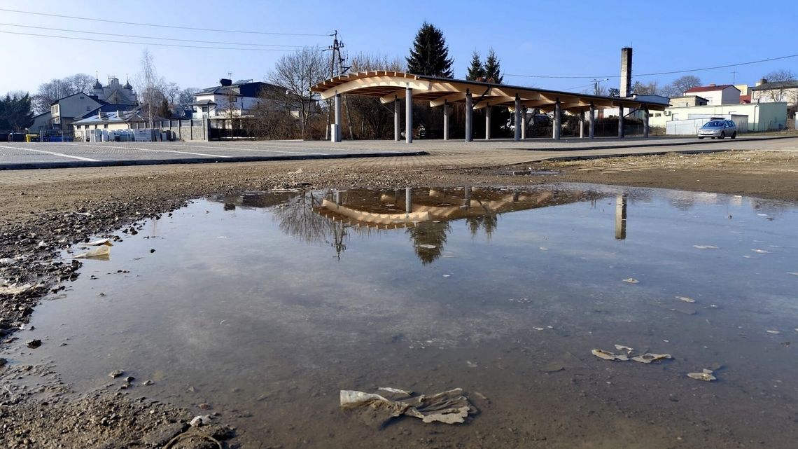 Nie będą handlować w błocie. Będzie kostka i nowe wiaty na targu 