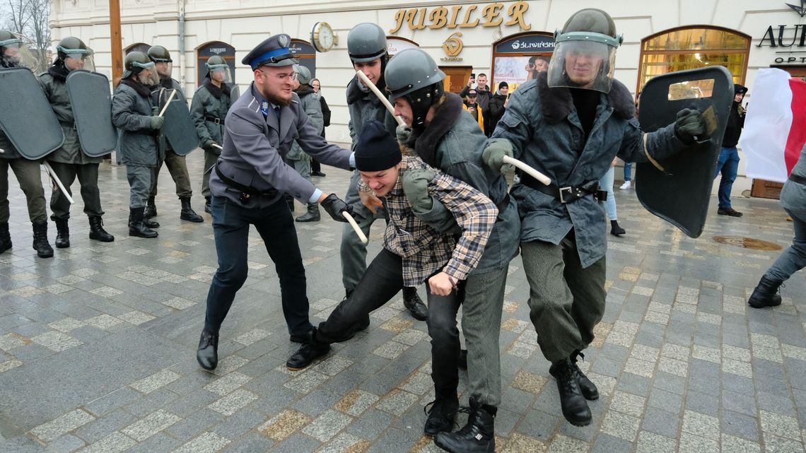 „Nie było wtedy Teleranka, tylko pan w ciemnych okularach”