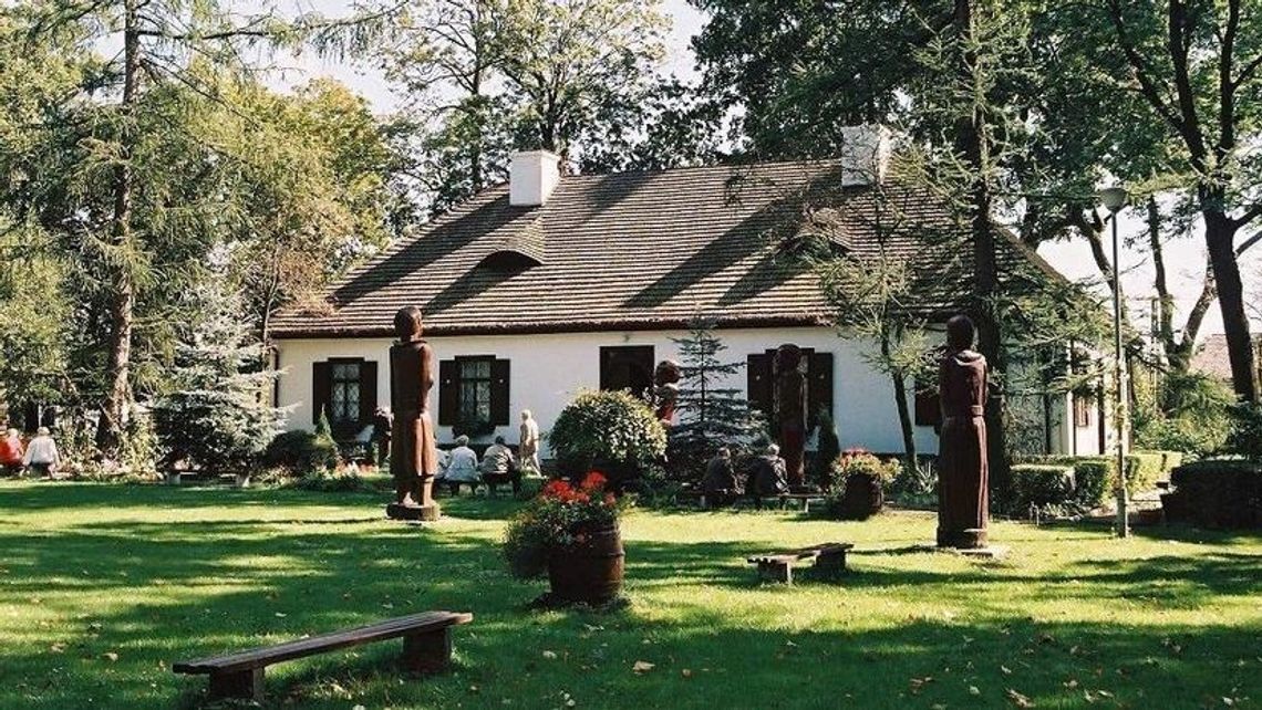 Nie chcą zmiany dyrektora muzeum w Woli Okrzejskiej. "Naszym zdaniem to zagrywka polityczna"