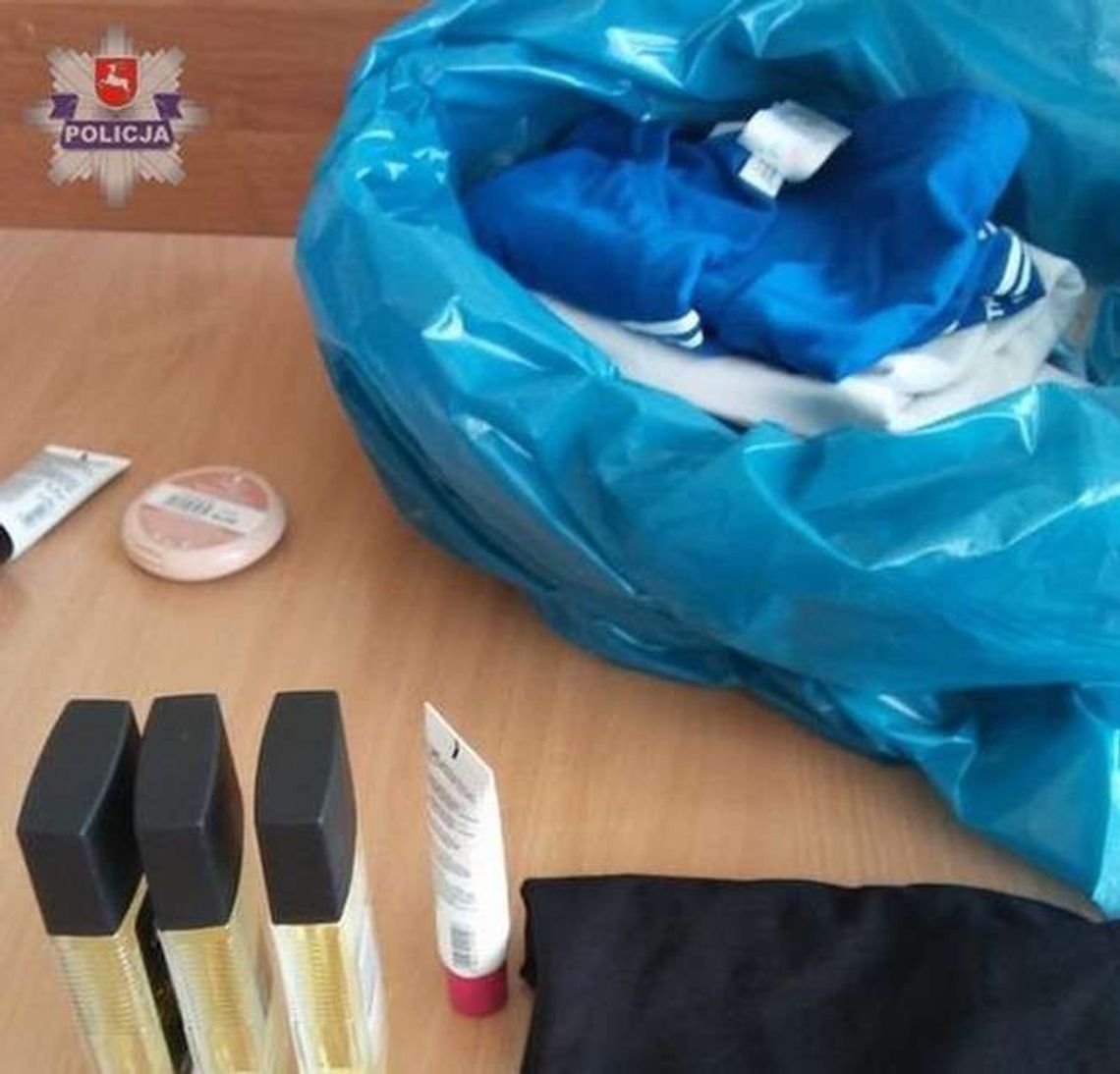 Nie chciała płacić za produkty. Sprzedawczyni stanęła na jej drodze