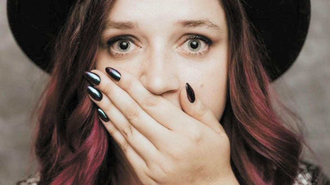 Nie chcieli jej wesprzeć radni. Młoda artystka z Puław nagrała piosenkę sama [wideo]