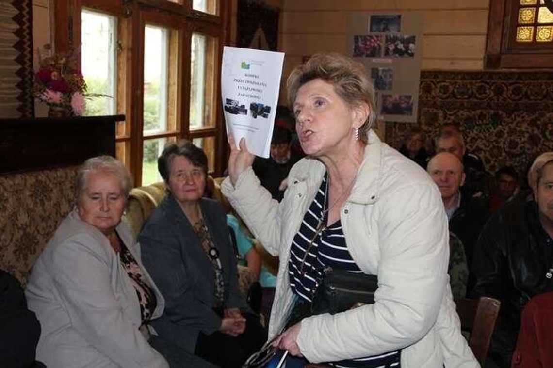 "Nie da się okien otworzyć, wszystko śmierdzi". Konflikt  o chlewnię w miejscowości Woroniec