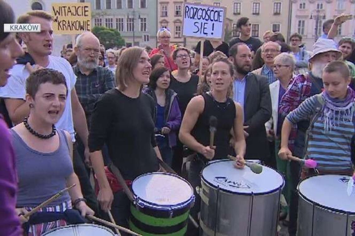 "Nie dla imigrantów" kontra "Uchodźcy mile widziani". Manifestacje w polskich miastach