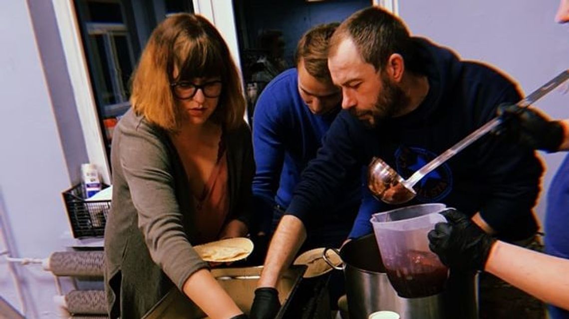 "Nie gotuj się na wojnę, gotuj zupę!" 11 listopada zaprosili do stołu [wideo, zdjęcia]