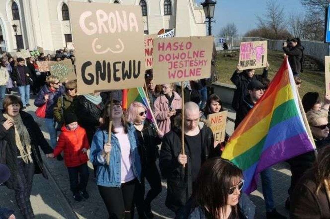 "Nie jestem grzeczną dziewczynką". Manifa przeszła ulicami Lublina (zdjęcia) 