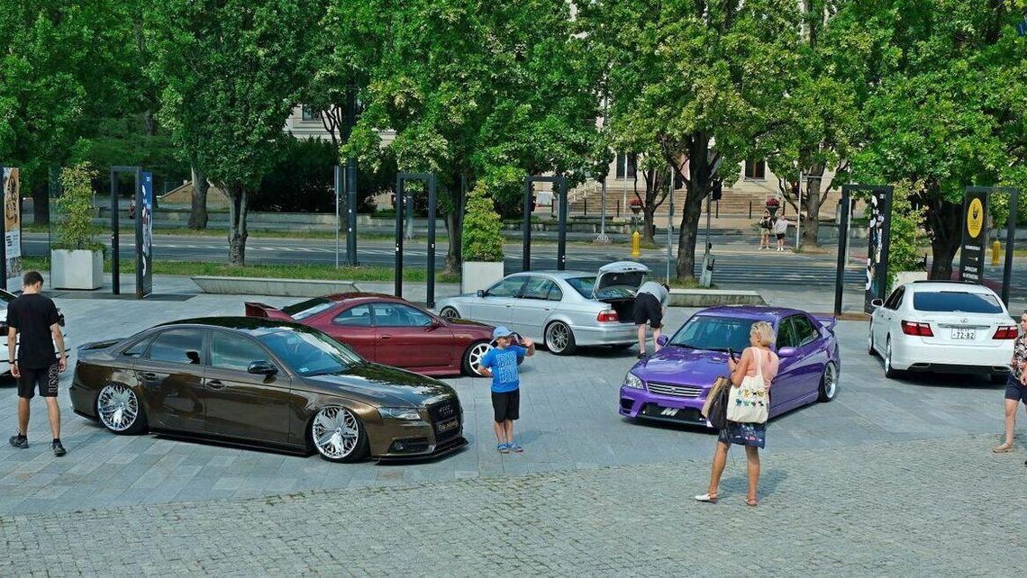 Nie lada gratka dla fanów czterech kółek. Auta w niespotykanych odsłonach zaparkowały pod CSK