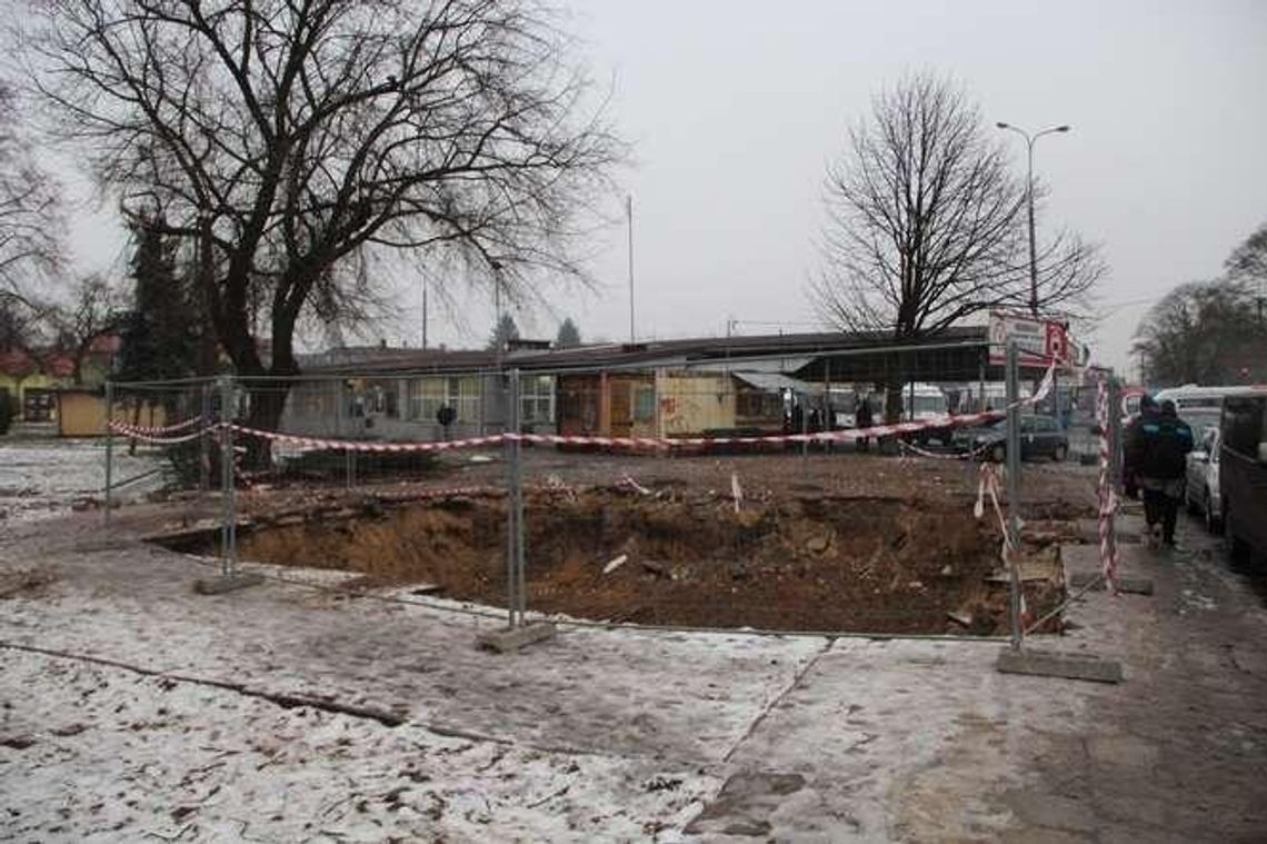 Nie ma już szaletu i drzew. Będzie pomnik Lecha i Marii Kaczyńskich