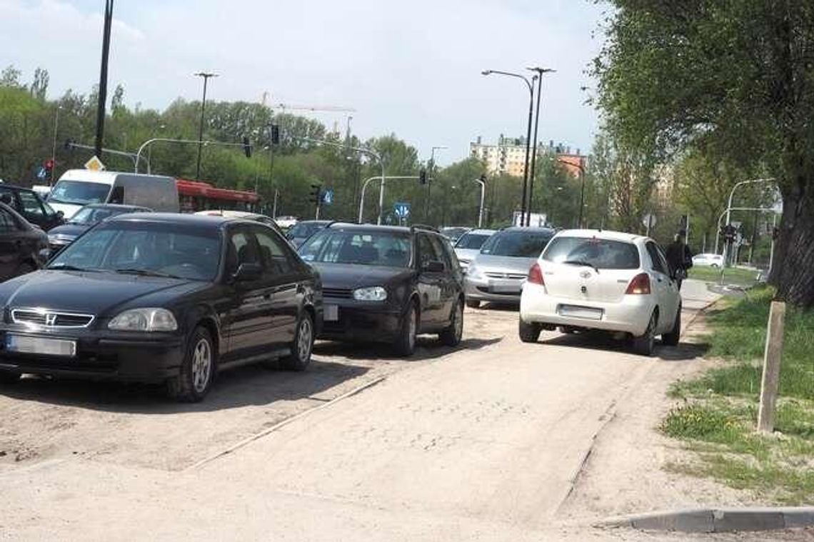 Nie ma mocnych na kierowców. Każdy może tu parkować za darmo