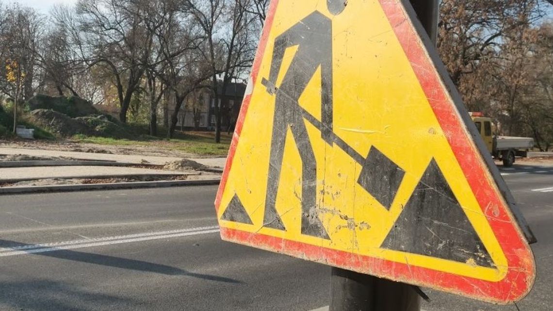 "Nie ma nic gorszego jak siedzenie całymi dniami na tyłku". Spółka tonie w długach, pracownicy boją się o pracę "Nie ma nic gorszego jak siedzenie całymi dniami na tyłku". Spółka tonie w długach, pracownicy boją się o pracę