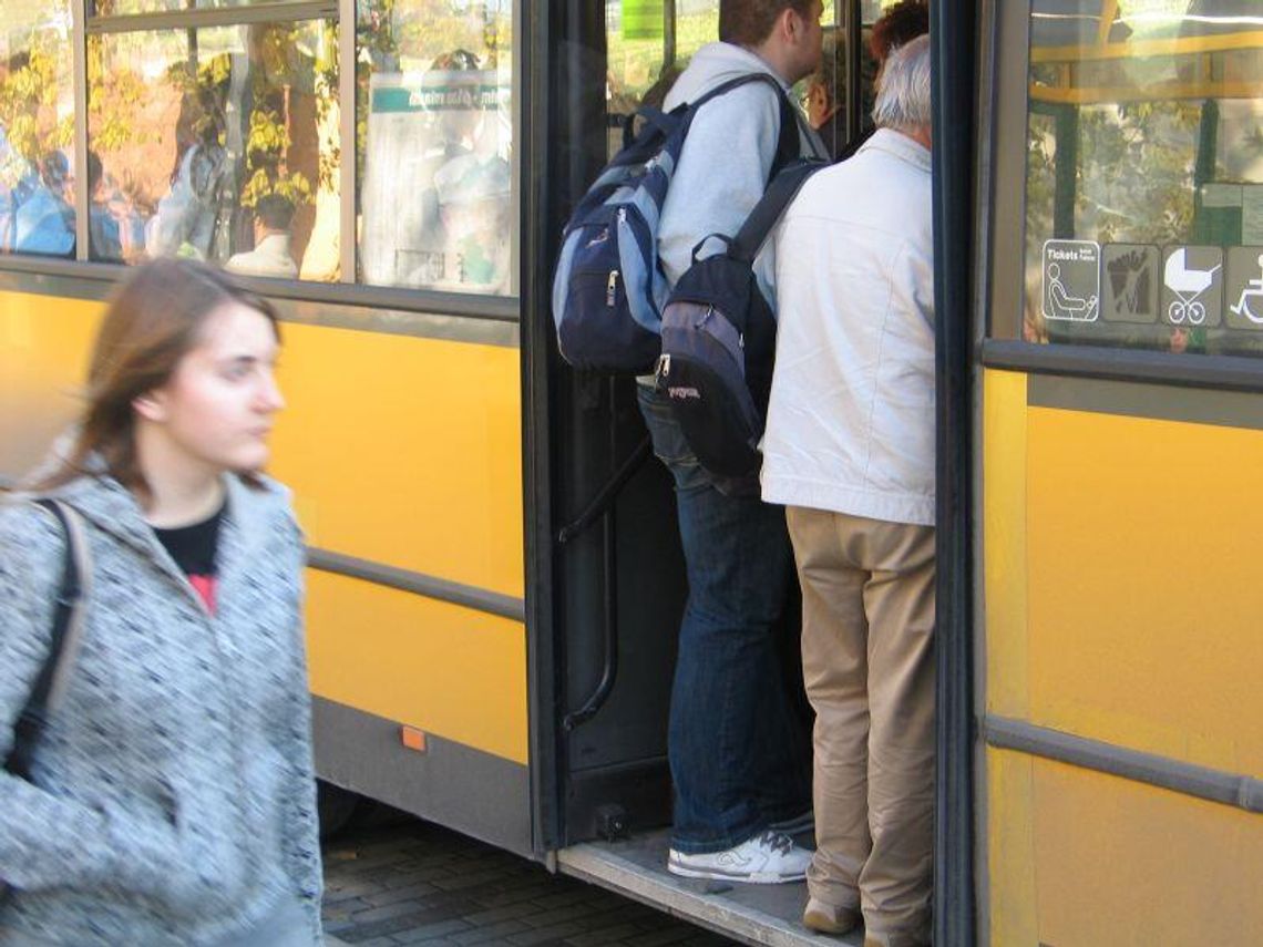 Nie miał szkolnej legitymacji . Teraz ma problem