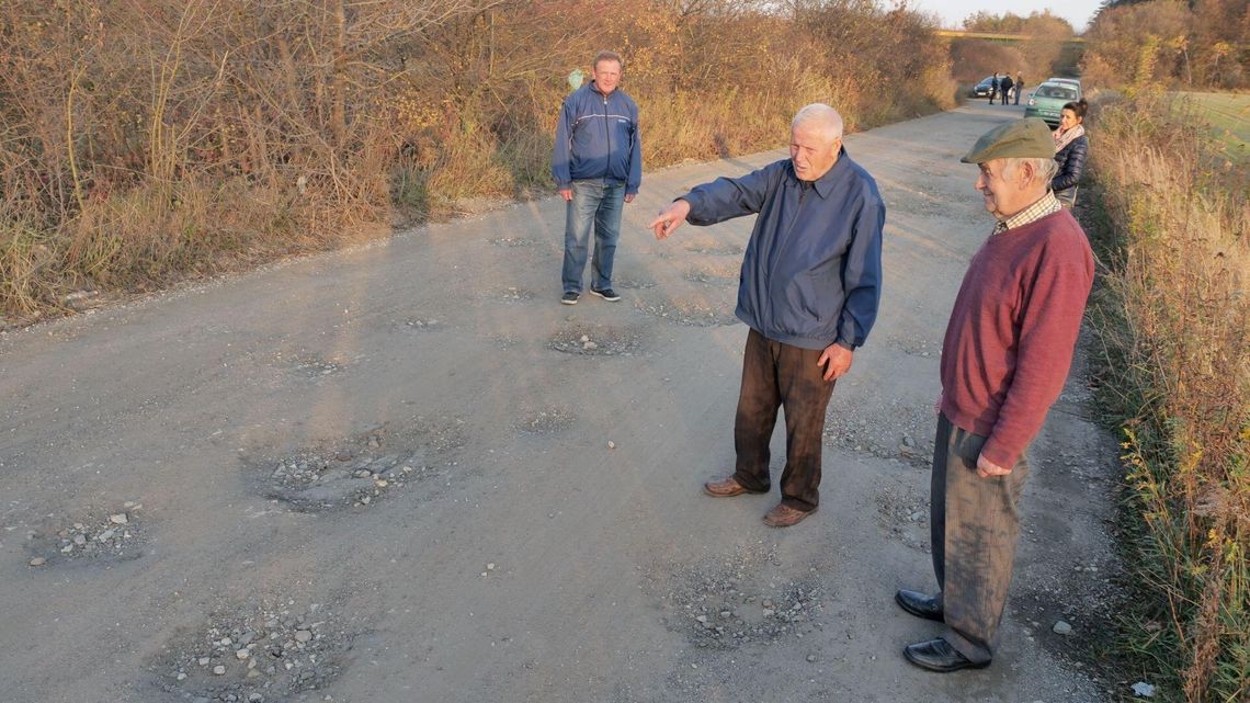 Nie mogą doczekać się remontu drogi. "7 lat minęło i nic się nie dzieje" Nie mogą doczekać się remontu drogi. "7 lat minęło i nic się nie dzieje"