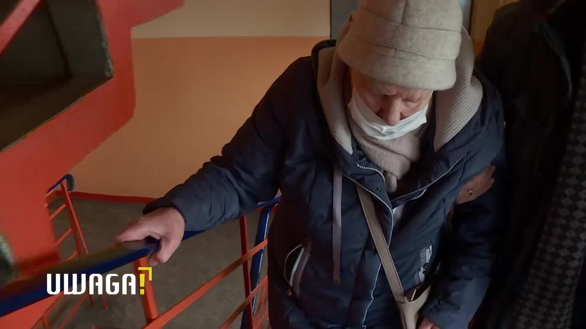 Nie mogą korzystać z windy, bo sąsiedzi zamurowali przejście