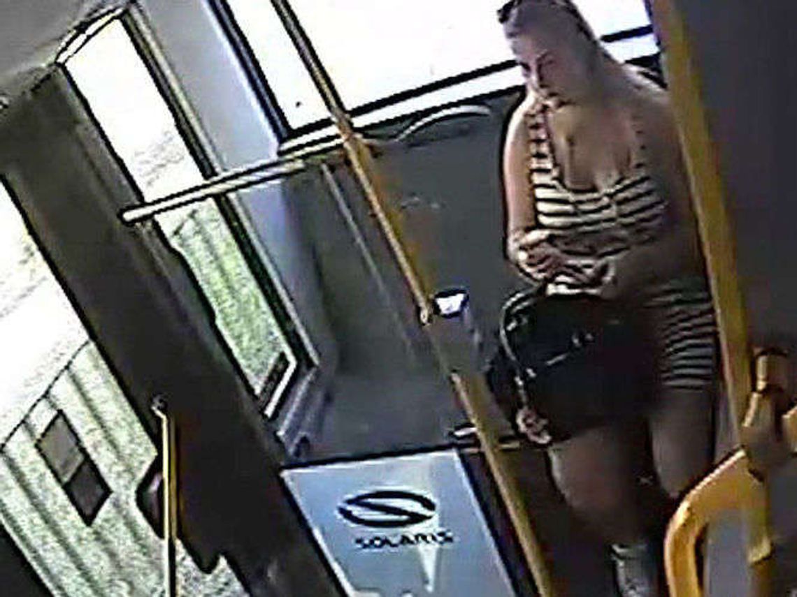 Nie oddała znalezionego w autobusie telefonu. Policja szuka młodej kobiety