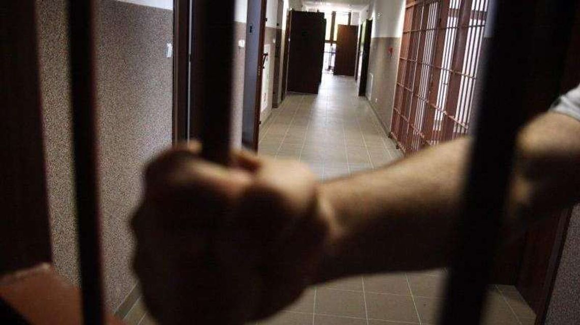 Nie potrafiła obronić się przed agresywnym synem. 54-latek został aresztowany Nie potrafiła obronić się przed agresywnym synem. 54-latek został aresztowany