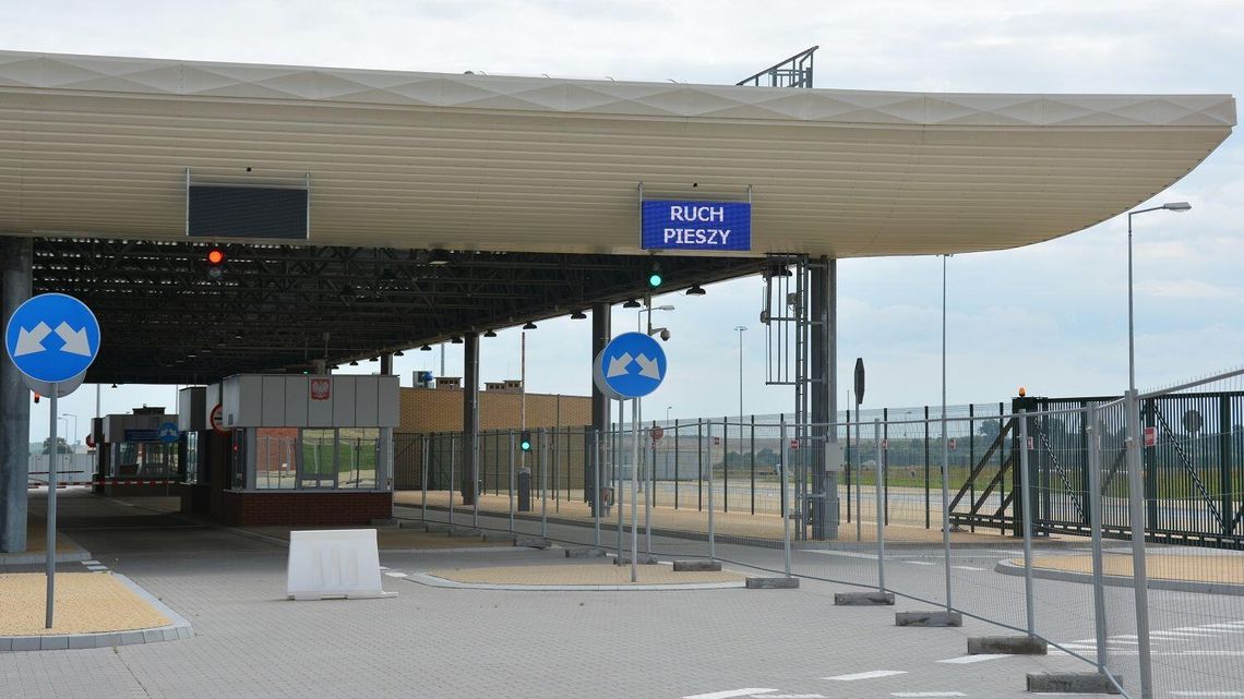 Nie przejdziemy już pieszo przez tę granicę, chociaż chętnych nie brakowało Nie przejdziemy już pieszo przez tę granicę, chociaż chętnych nie brakowało