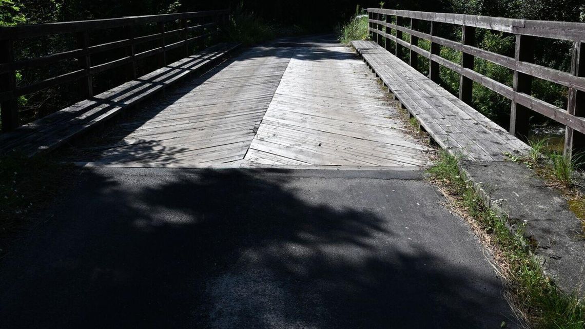 Nie przejdziesz i nie przejedziesz. Most na leśnej drodze zamknięty na miesiąc Nie przejdziesz i nie przejedziesz. Most na leśnej drodze zamknięty na miesiąc