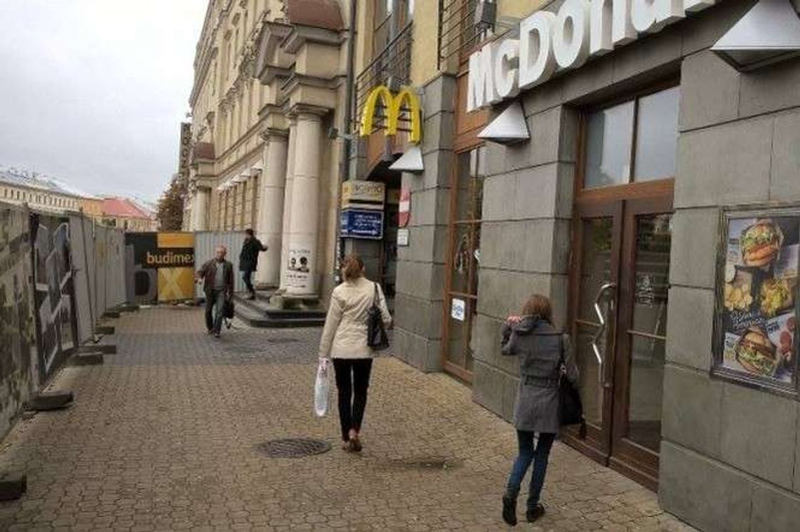 Nie przesunie się na razie płot wokół pl. Litewskiego Nie przesunie się na razie płot wokół pl. Litewskiego