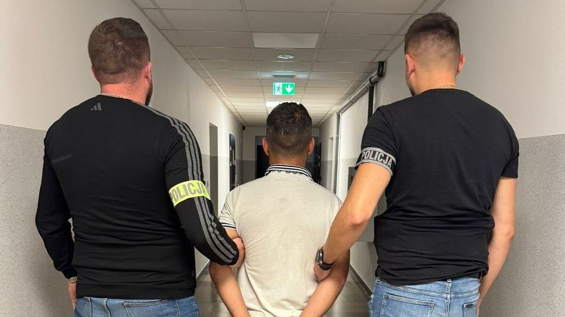 Nie spodobał mu się wieczór kawalerski. Groził siekierą, podpalił stół i ukradł telefony 