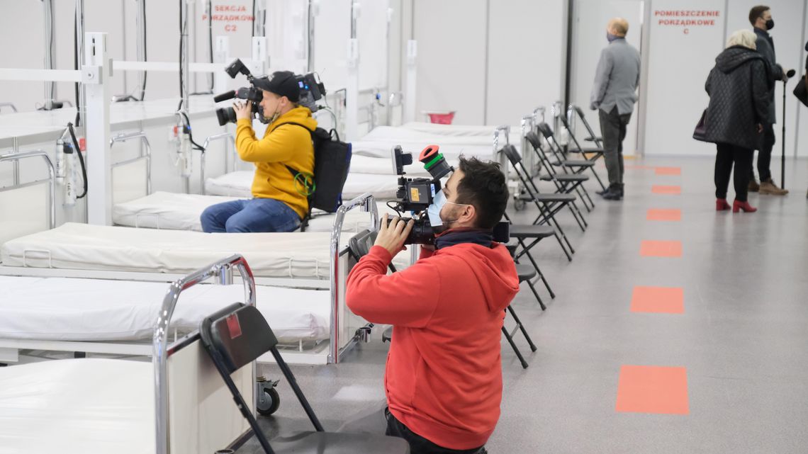 Nie tak łatwo trafić do szpitala tymczasowego w Lublinie. Lekarka: "Nie widzimy, żeby to było dla nas odciążenie"