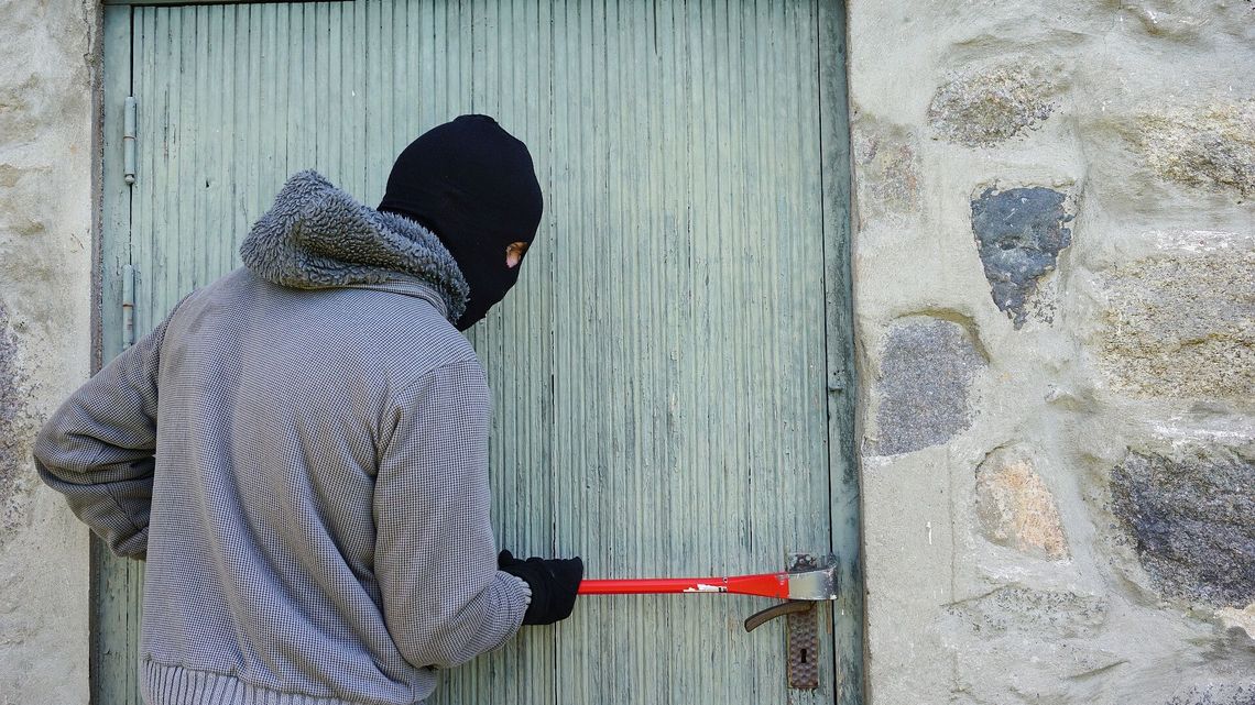 Nie trzymaj pieniędzy w cukiernicy. Policja radzi, jak zabezpieczyć dom na święta