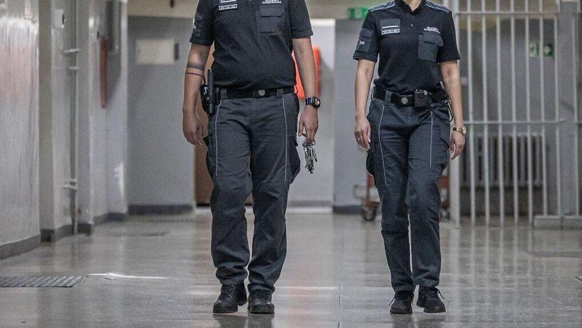 Nie upilnowali zabójcy w szpitalu. Strażnicy więzienni na ławie oskarżonych Nie upilnowali zabójcy w szpitalu. Strażnicy więzienni na ławie oskarżonych