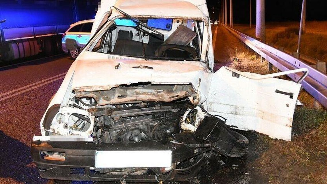 Nie ustąpił pierwszeństwa, wjeżdżając na skrzyżowanie. Zderzyły się dwa auta [zdjęcia]