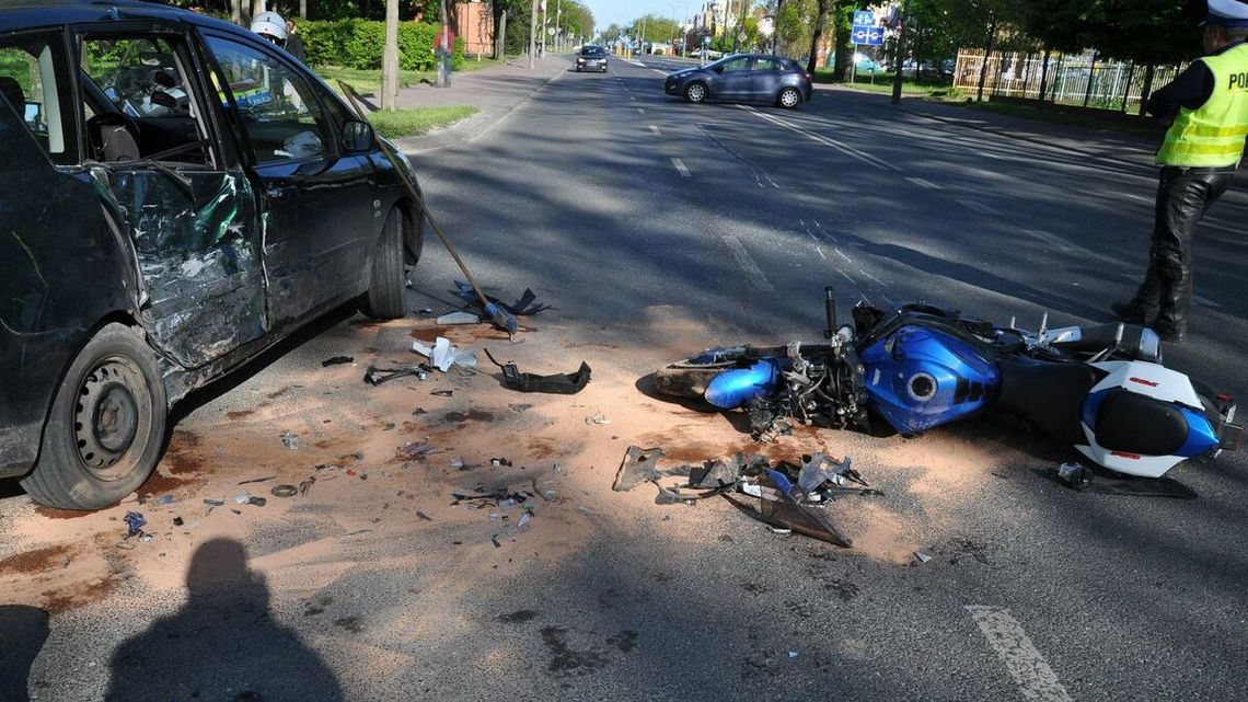 Nie ustąpiła pierwszeństwa. Motocyklistę zabrał śmigłowiec