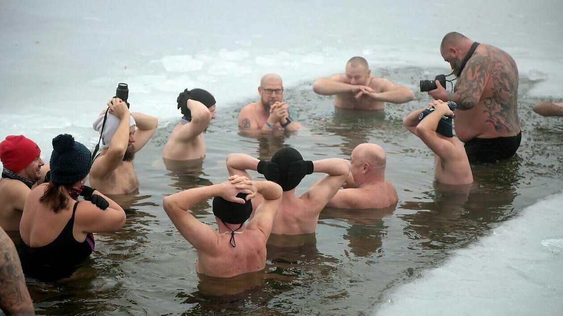 Nie za ciepło? Świąteczne morsowanie w Lublinie. Zdjęcia