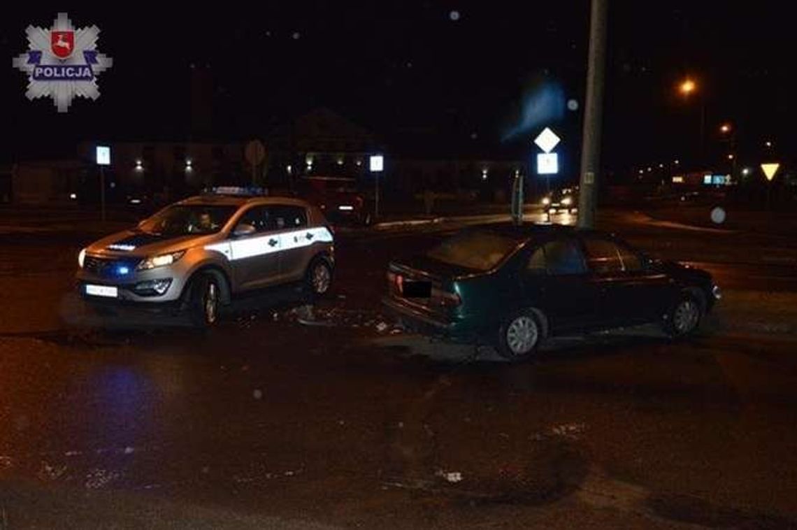 Nie zatrzymał się na "stopie" i wjechał pod auto
