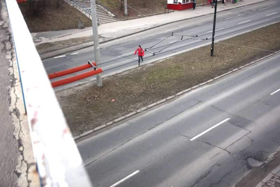 Nie zbudują przejścia dla pieszych przez ul. Armii Krajowej. Co ma zrobić osoba na wózku? Nie zbudują przejścia dla pieszych przez ul. Armii Krajowej. Co ma zrobić osoba na wózku?