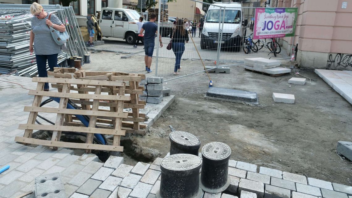 Nie zdążyli z deptakiem, ale kar raczej nie będzie. O ile przedłużą się roboty? Nie zdążyli z deptakiem, ale kar raczej nie będzie. O ile przedłużą się roboty?