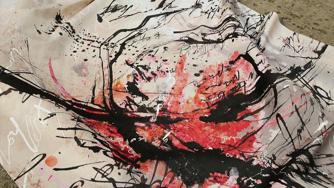 "Nie zdradzić całej, czasem bolesnej, tajemnicy" – wystawa Eweliny Orłowskiej w Galerii Po 111 Schodach