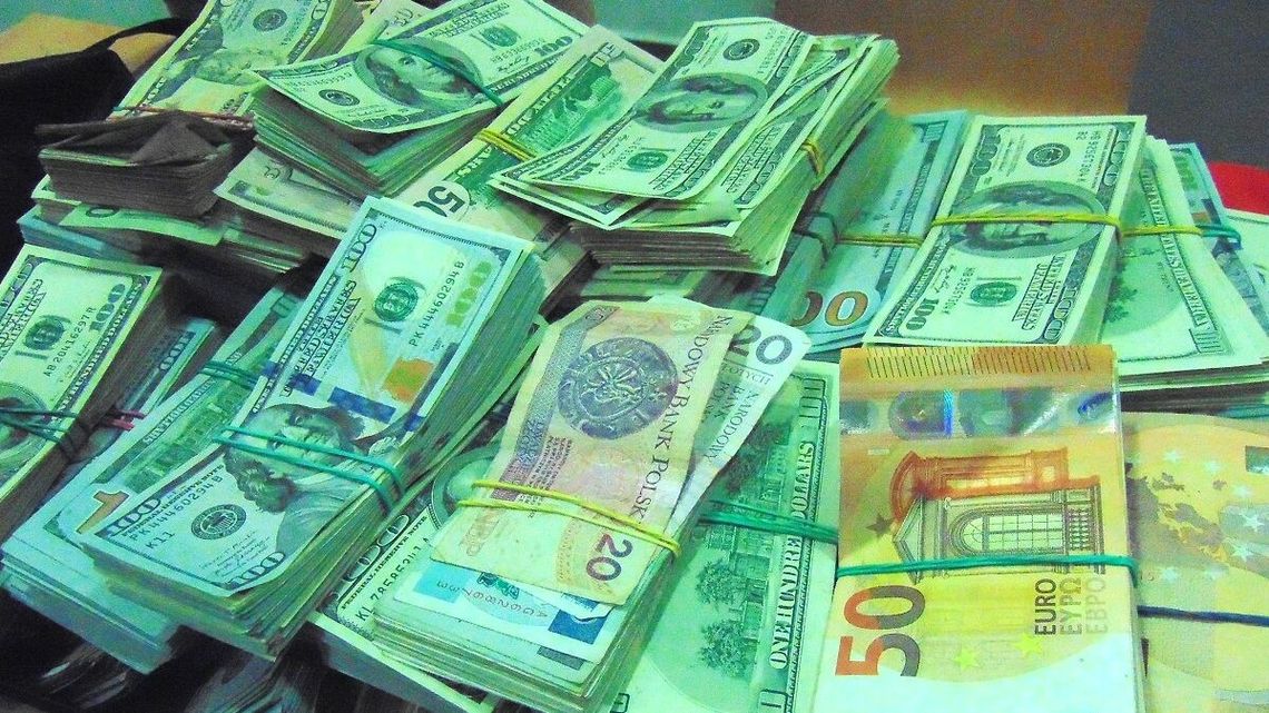 Nie zgłosili, że wjeżdżają do Polski ze sporą gotówką. Zapłacili wysokie kary Nie zgłosili, że wjeżdżają do Polski ze sporą gotówką. Zapłacili wysokie kary