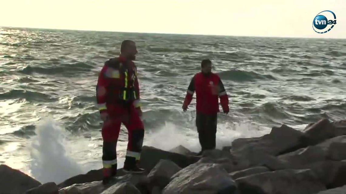 Nie żyje 14-latek, którego porwała fala. Rodzeństwa nie odnaleziono