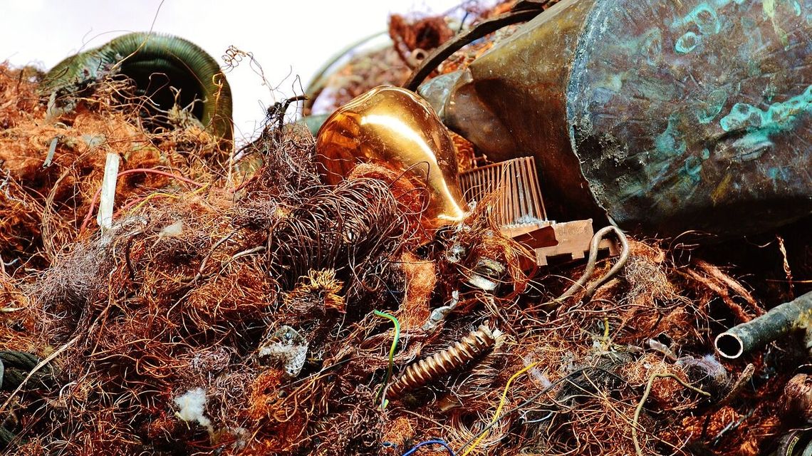 Niebezpieczne odpady w centrum Zamościa? Radny jest oburzony