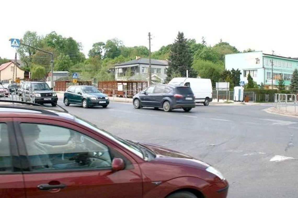 Niebezpieczne skrzyżowanie w Górze Puławskiej. Nikt nie chce zadbać o bezpieczeństwo