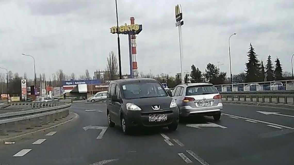 Niebezpieczne zachowanie kierowcy na rondzie koło Makro