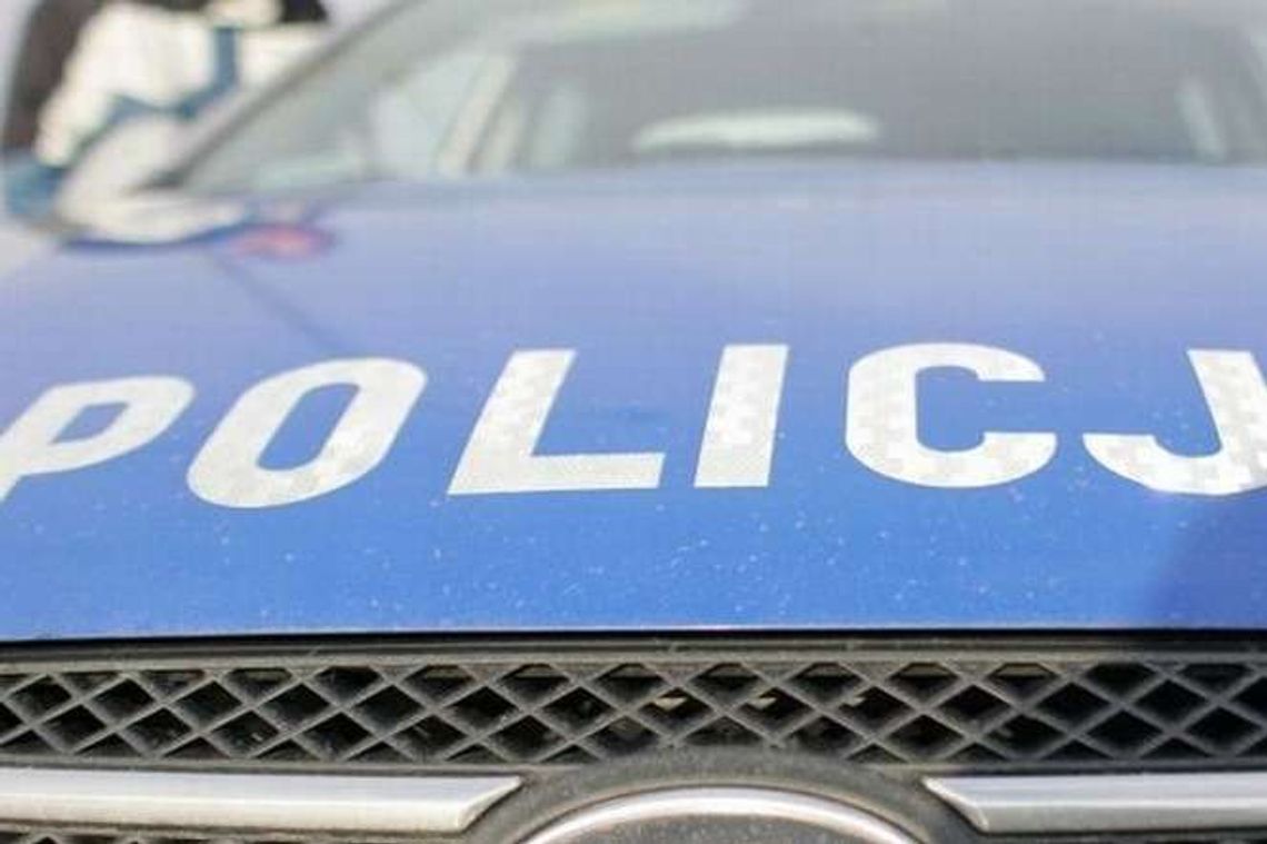 Niebezpiecznie na drogach. Bus wypadł z jezdni, zderzenie samochodów