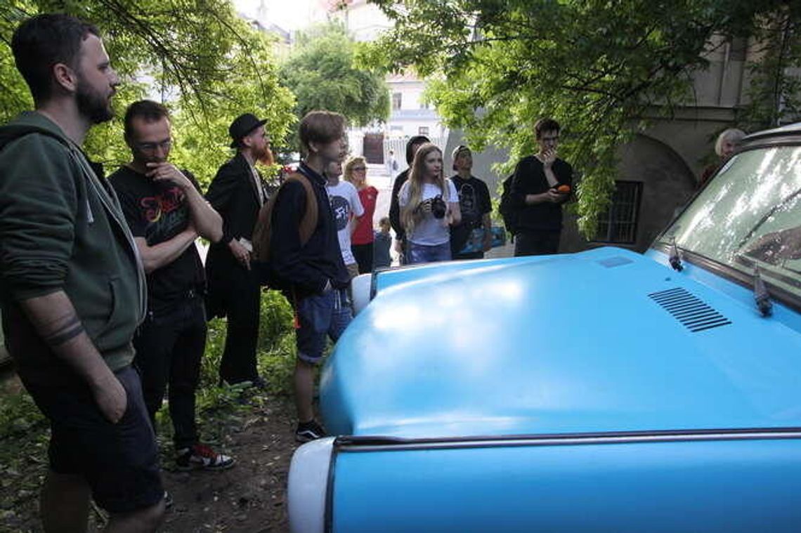 Niebieski trabant na Żmigrodzie. W Lublinie powstało Muzeum Mobilności. Niebieski trabant na Żmigrodzie. W Lublinie powstało Muzeum Mobilności.