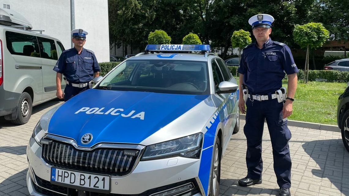 Niecodzienna interwencja w Lublinie. Z samochodu za radiowozem wybiegł mężczyzna