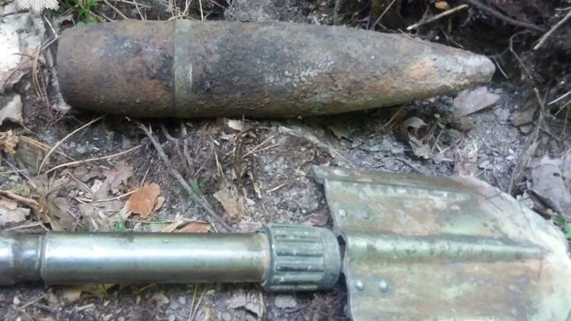 Niecodzienne znalezisko w lesie. Potrzebna była pomoc saperów