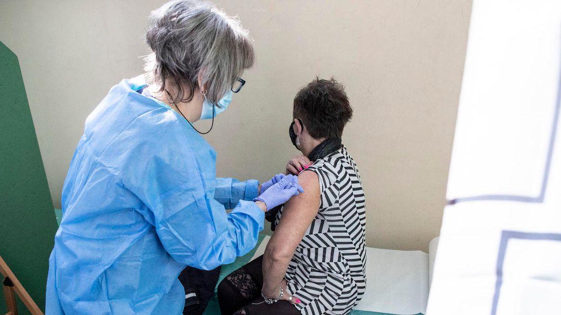 Niedługo każdy, kto skończył 18 lat, będzie miał e-skierowanie na szczepienie przeciw COVID-19 Niedługo każdy, kto skończył 18 lat, będzie miał e-skierowanie na szczepienie przeciw COVID-19