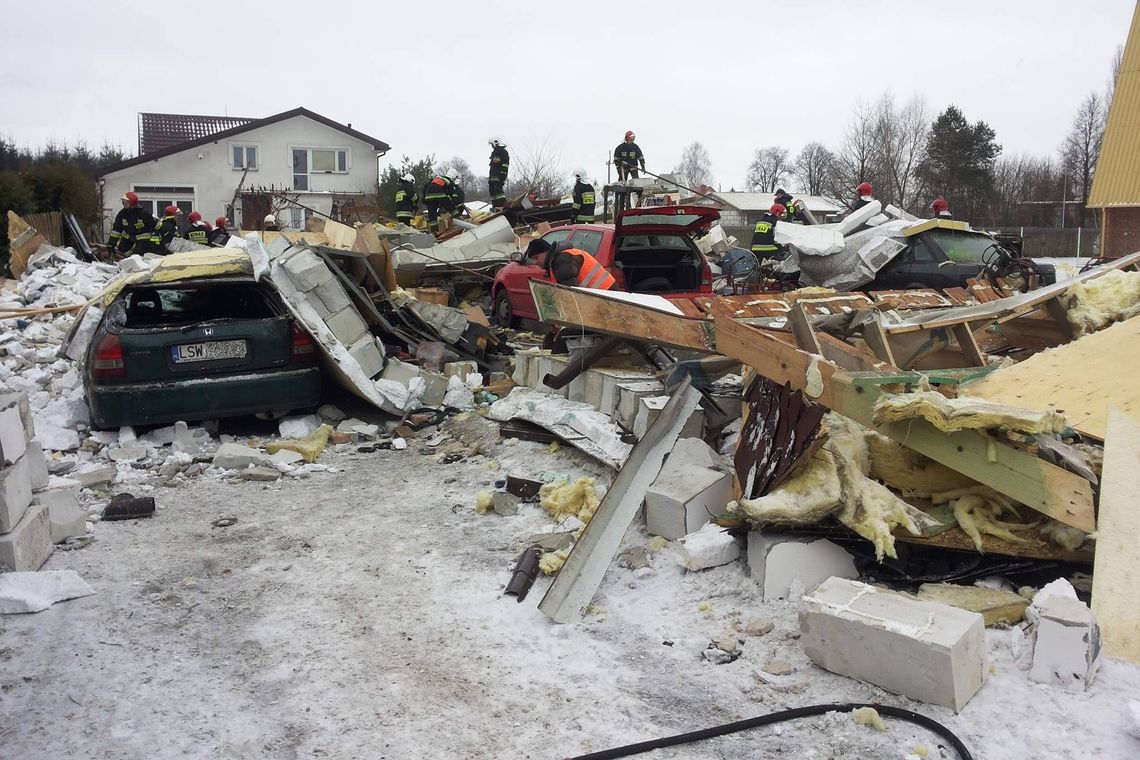 Niedrzwica Duża: Wybuch w warsztacie LPG, zawalił się budynek. Ranni rodzice i syn