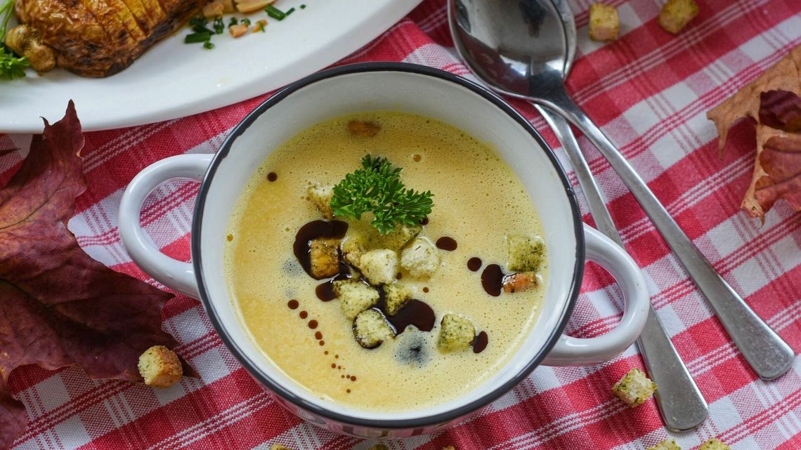 Niedzielny obiad. Zimowa rybna i żurek w innej odsłonie. Przepisy kulinarne