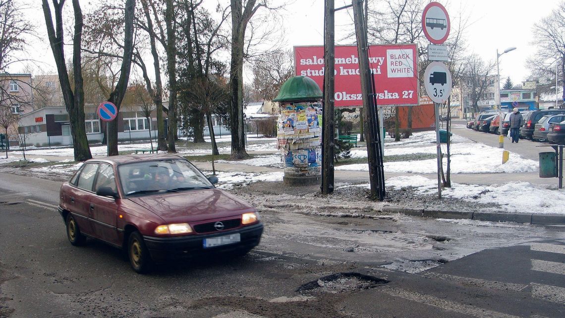 Niektóre ulice jak tor przeszkód. Codziennie zgłoszenia o uszkodzonych kołach